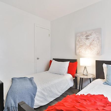 Free Parking In Beautiful Lachine Montreal Bagian luar foto