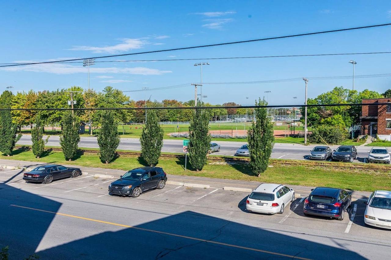 Free Parking In Beautiful Lachine Montreal Bagian luar foto