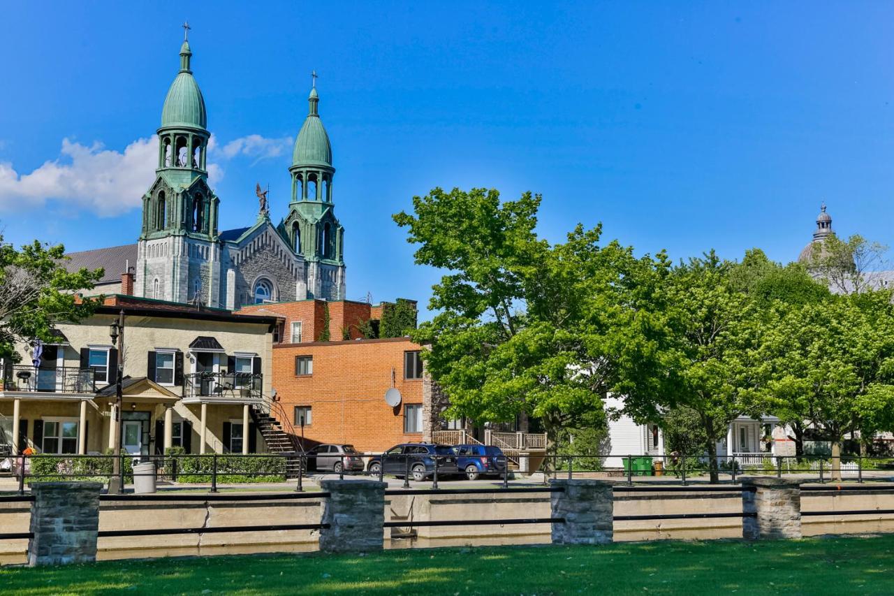 Free Parking In Beautiful Lachine Montreal Bagian luar foto