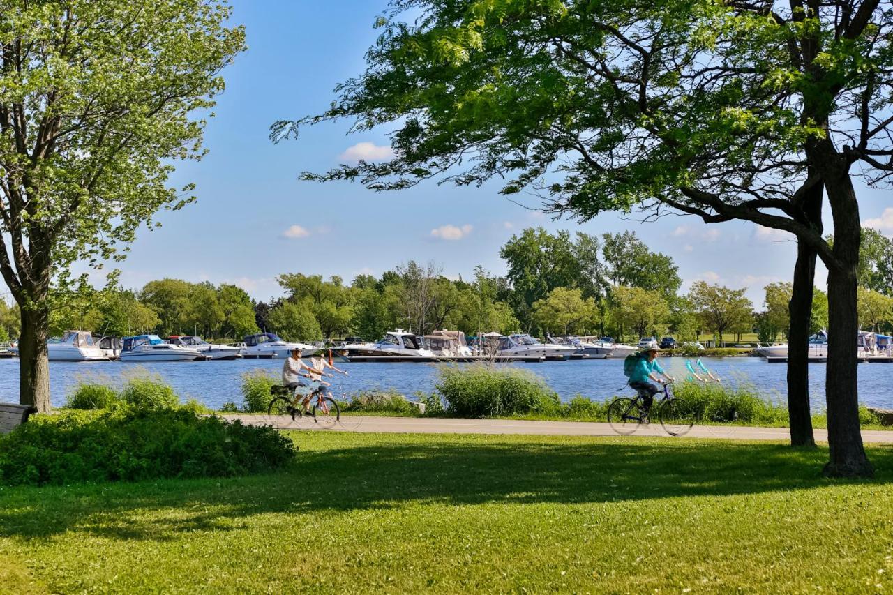 Free Parking In Beautiful Lachine Montreal Bagian luar foto