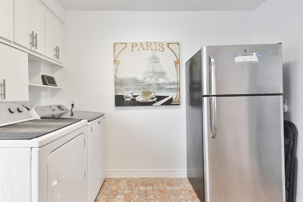 Free Parking In Beautiful Lachine Montreal Bagian luar foto