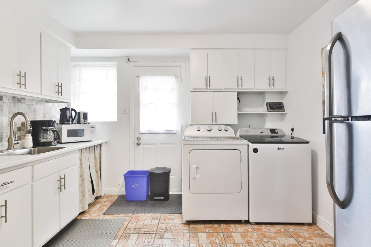 Free Parking In Beautiful Lachine Montreal Bagian luar foto