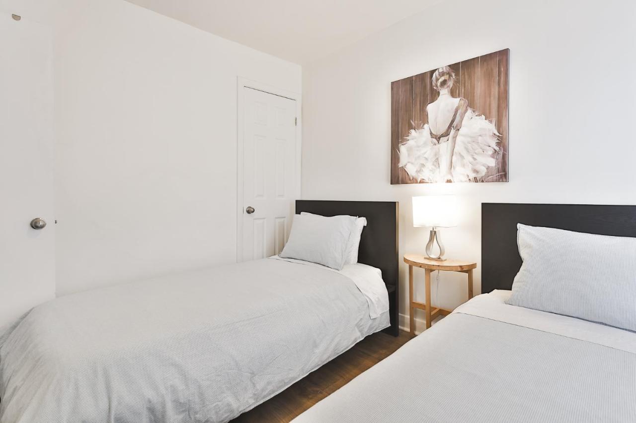 Free Parking In Beautiful Lachine Montreal Bagian luar foto